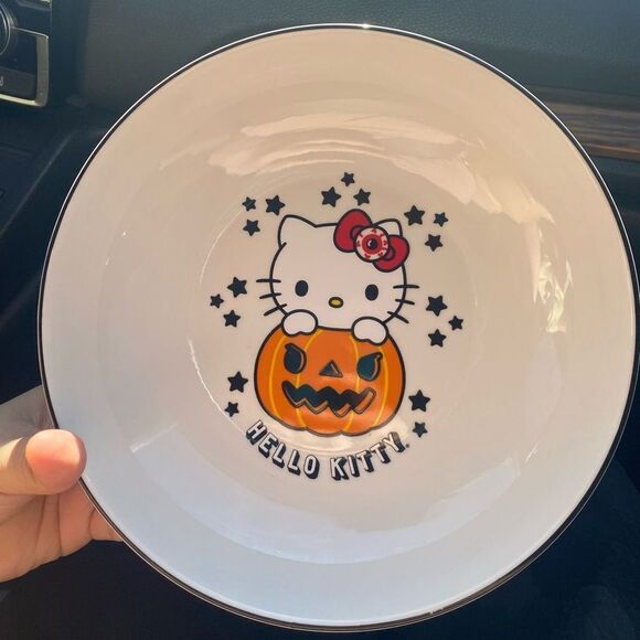 Hello Kitty Halloween Plate - Picture 3 of 3